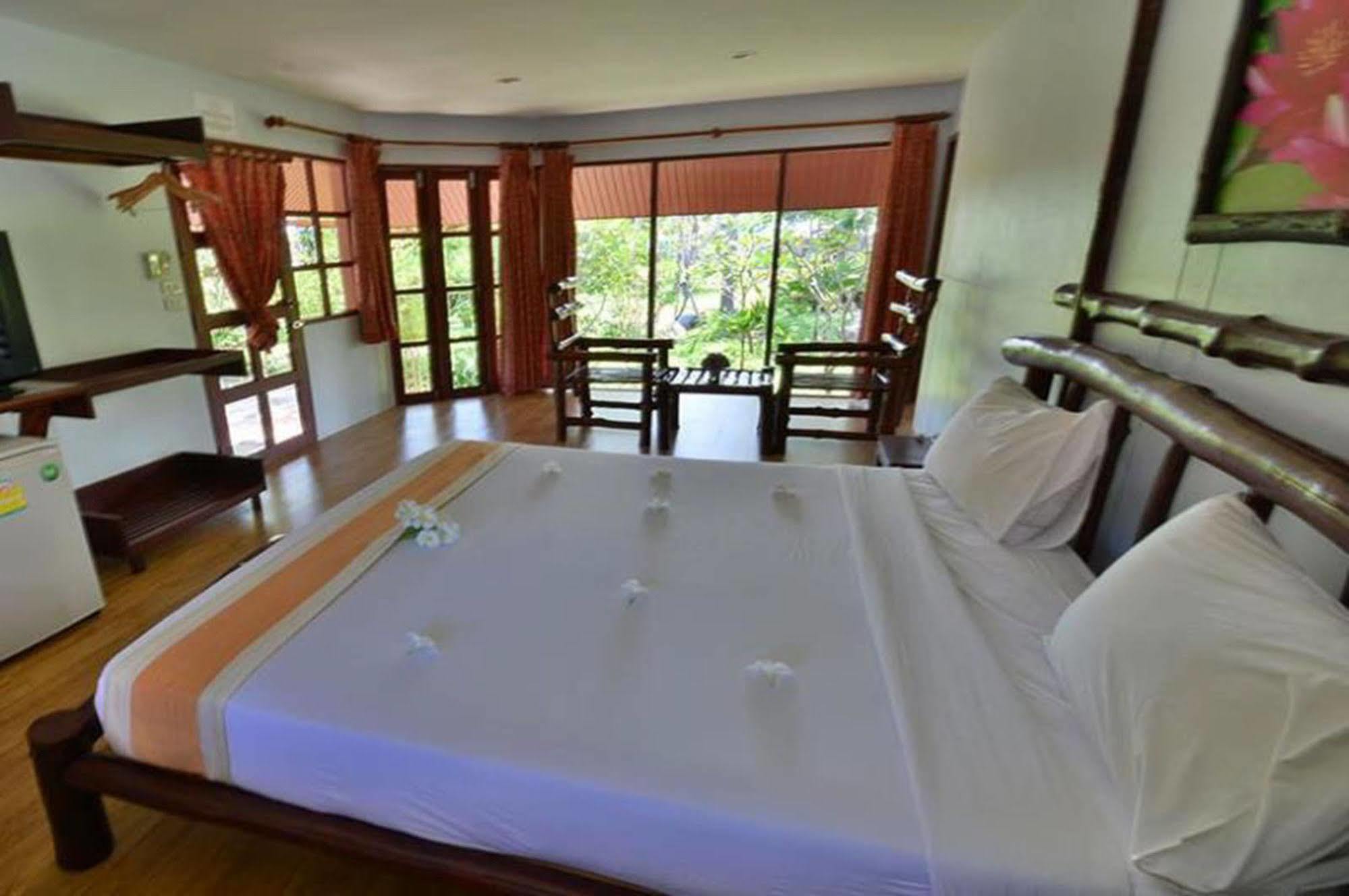 Alongkot Beach Resort Khanom Dış mekan fotoğraf