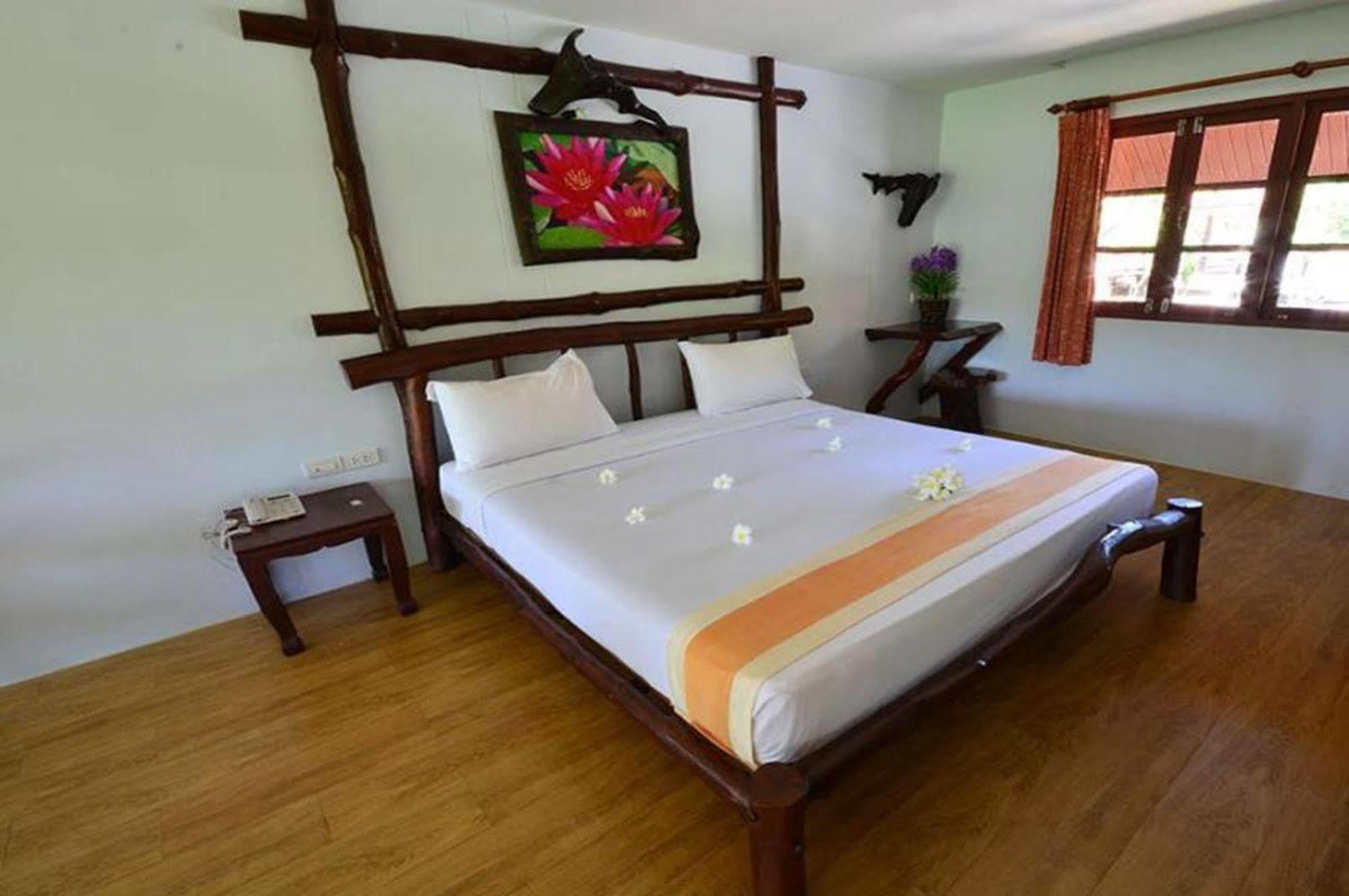 Alongkot Beach Resort Khanom Dış mekan fotoğraf