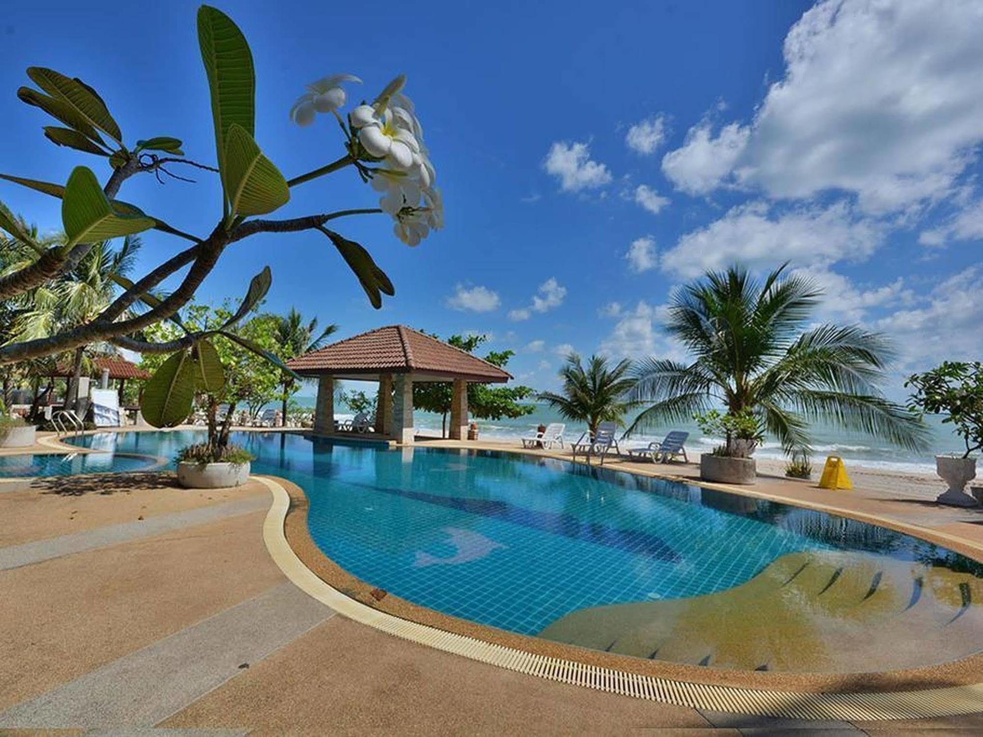 Alongkot Beach Resort Khanom Dış mekan fotoğraf