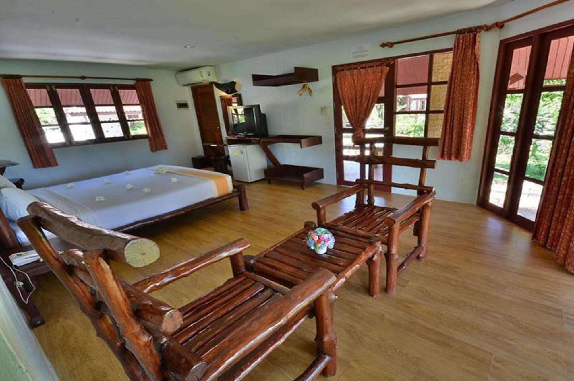 Alongkot Beach Resort Khanom Dış mekan fotoğraf