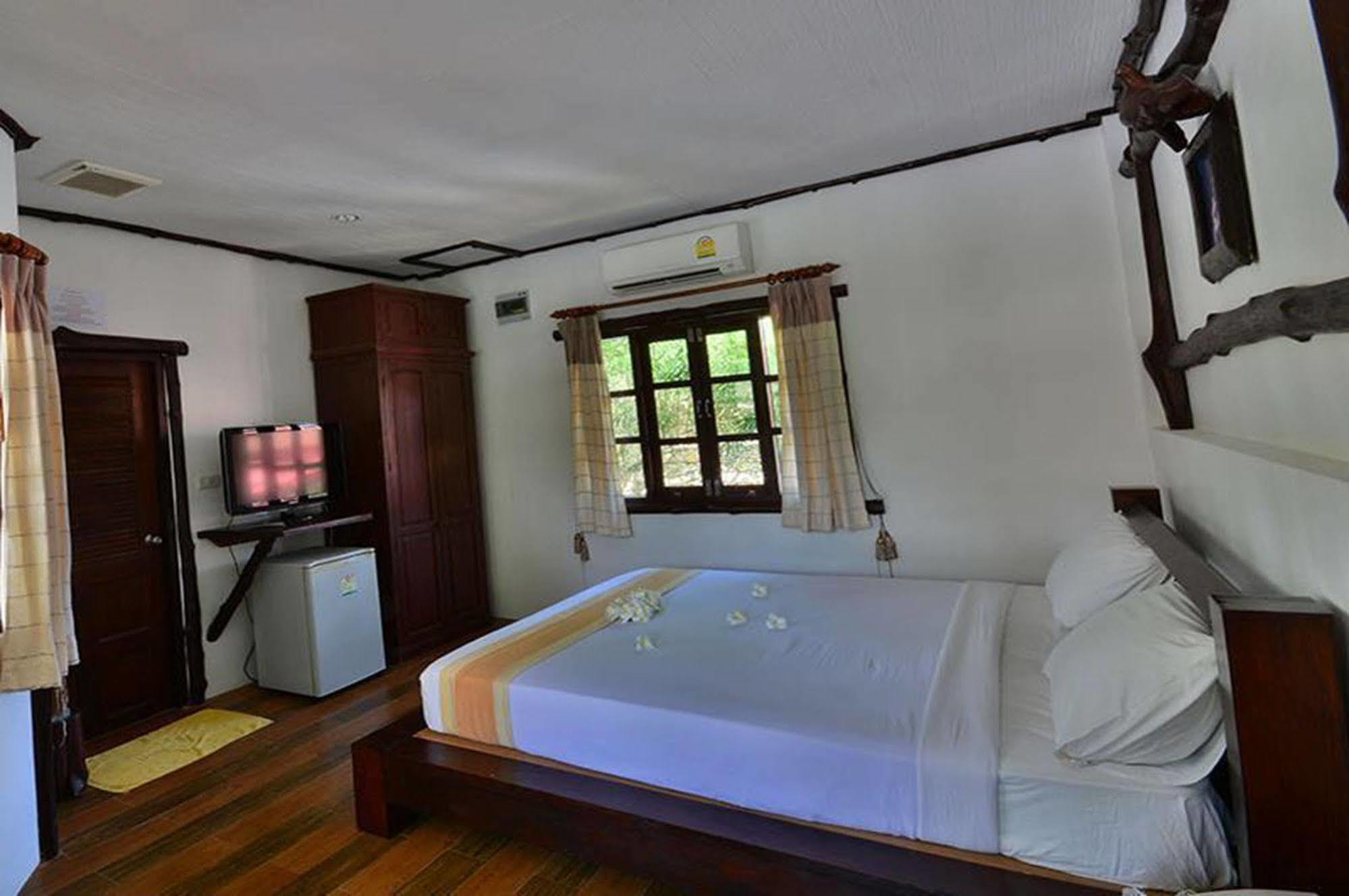 Alongkot Beach Resort Khanom Dış mekan fotoğraf
