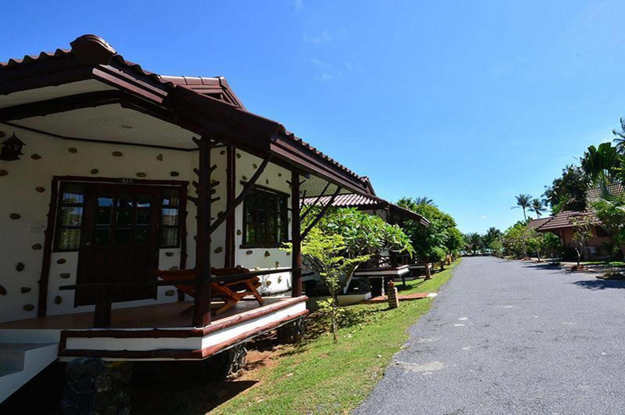 Alongkot Beach Resort Khanom Dış mekan fotoğraf